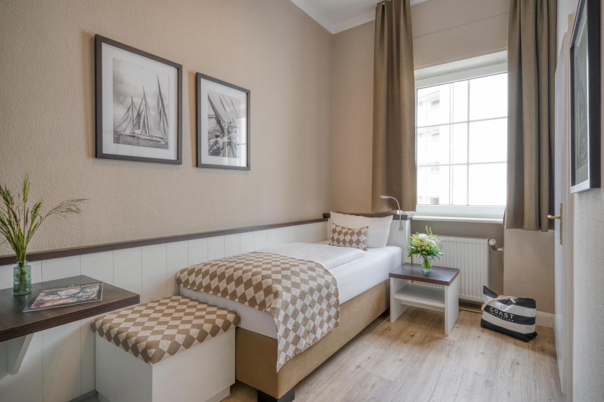 Small Single Room,1765203809:JPEG