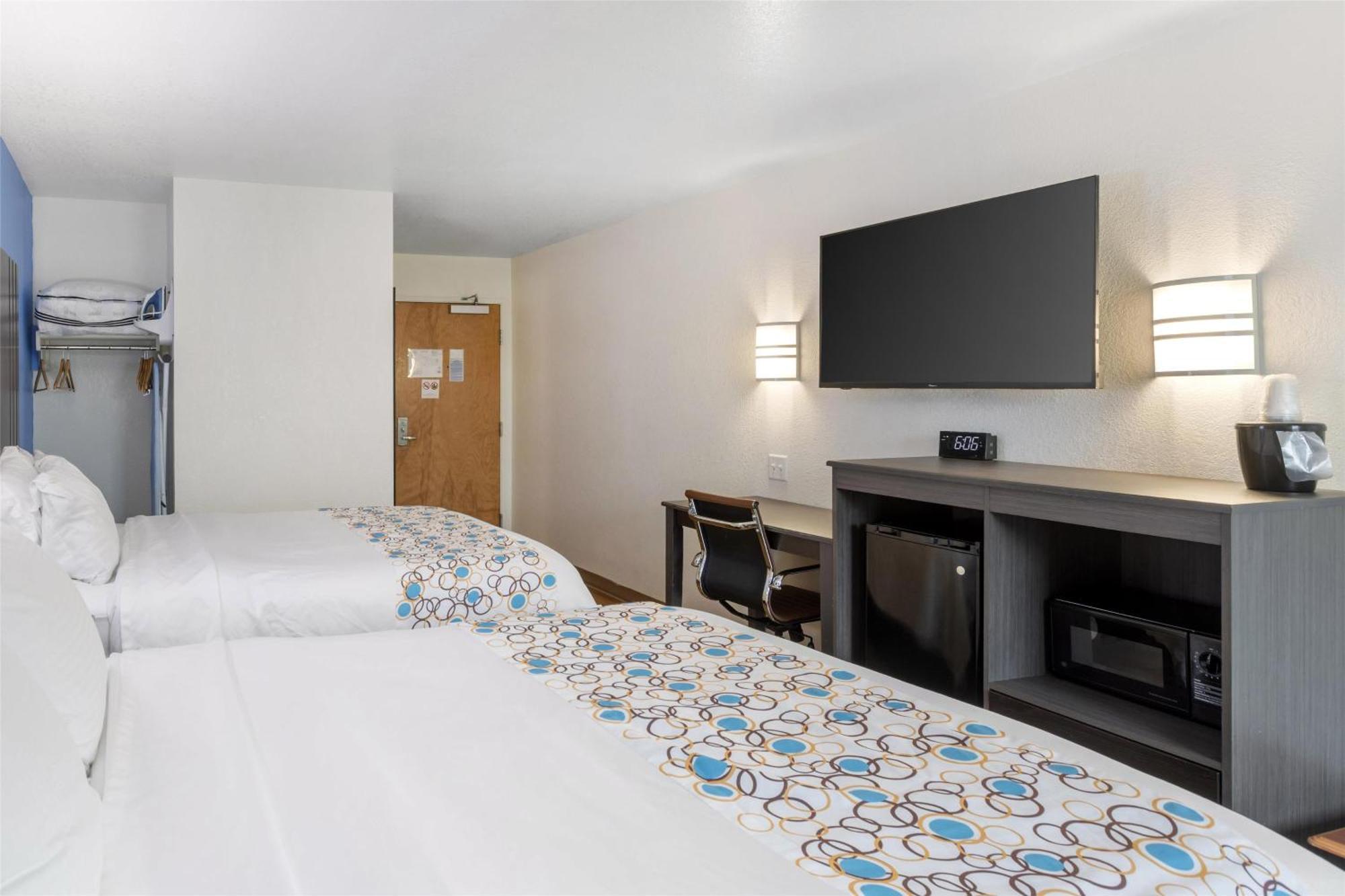 Queen Room with Two Queen Beds - Non-Smoking,1697842624:JPEG
