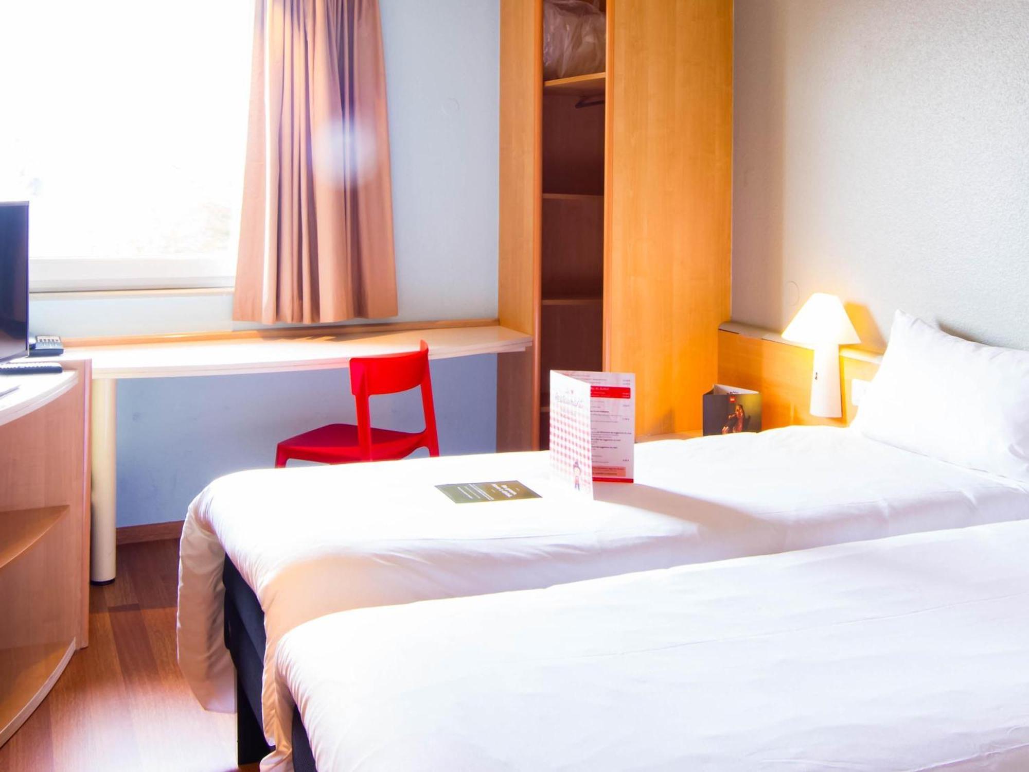 Standard Twin Room,1704914122:JPEG