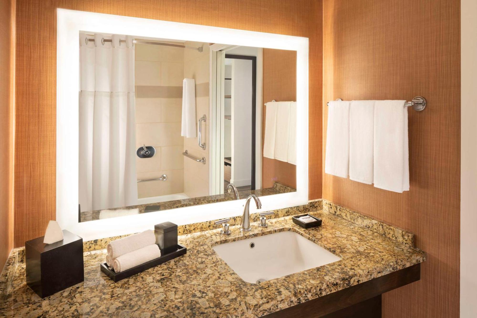 Queen Room Two Queen Beds Accessible Tub Disability Access,1498893292:JPEG