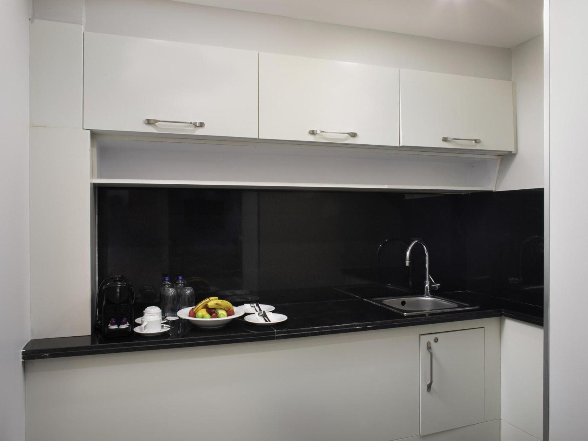 Executive Suite,1706868345:JPEG