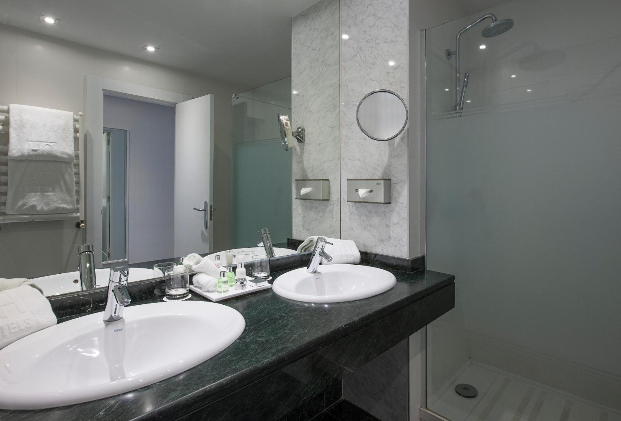 Superior Double or Twin Room,1729991190:JPEG