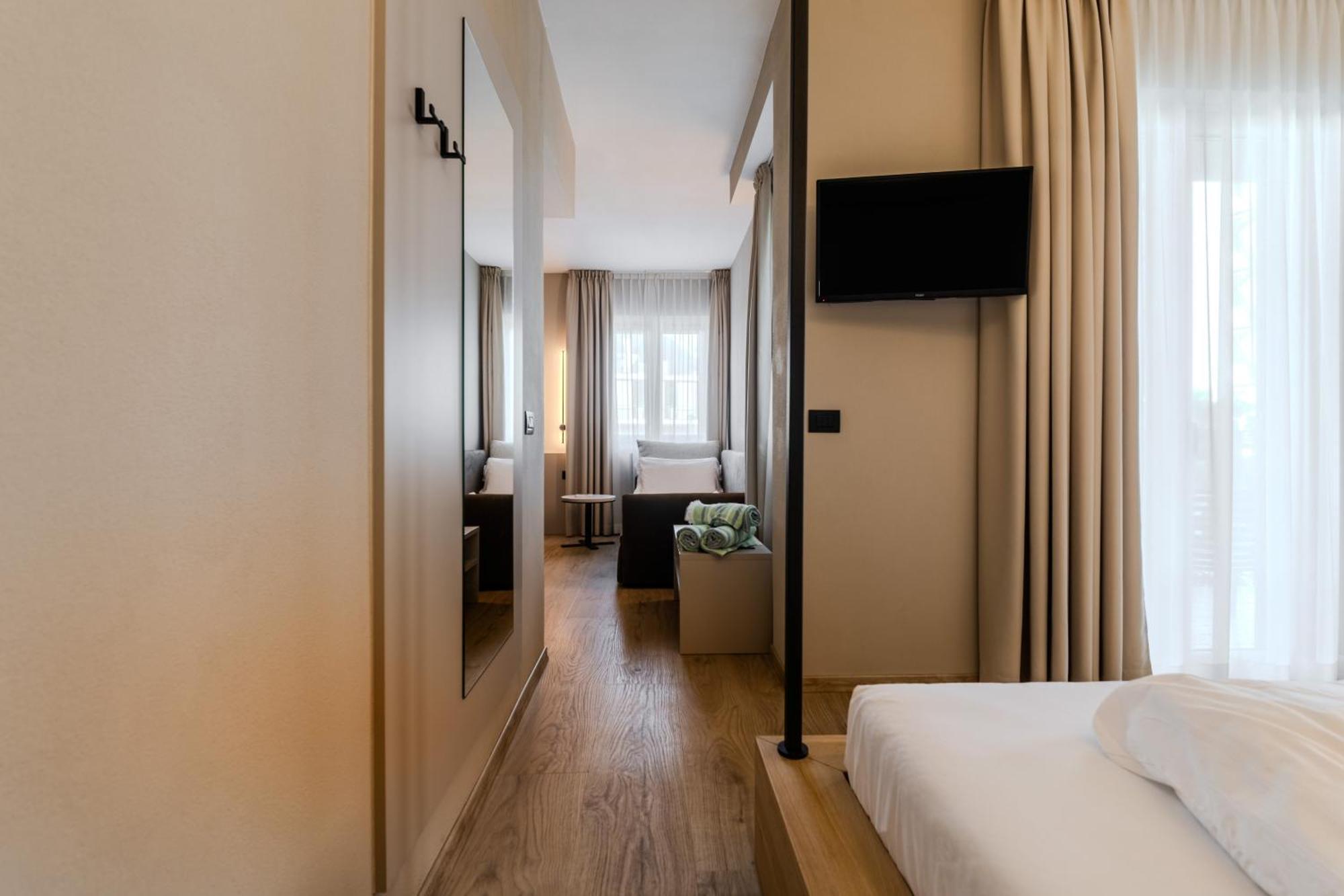 Deluxe Triple Room,1716986908:JPEG