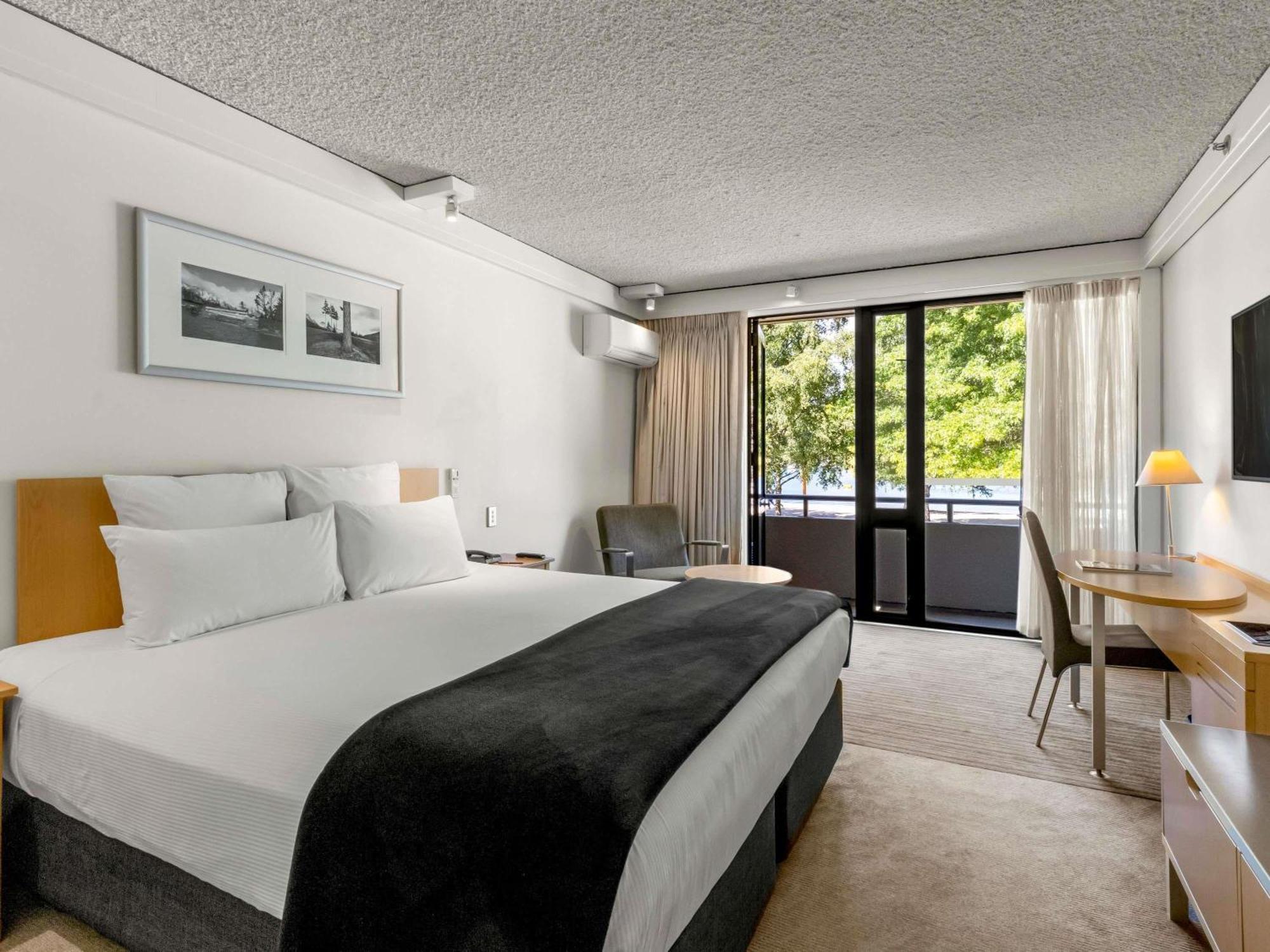 Lakeside King Room,1739381139:JPEG