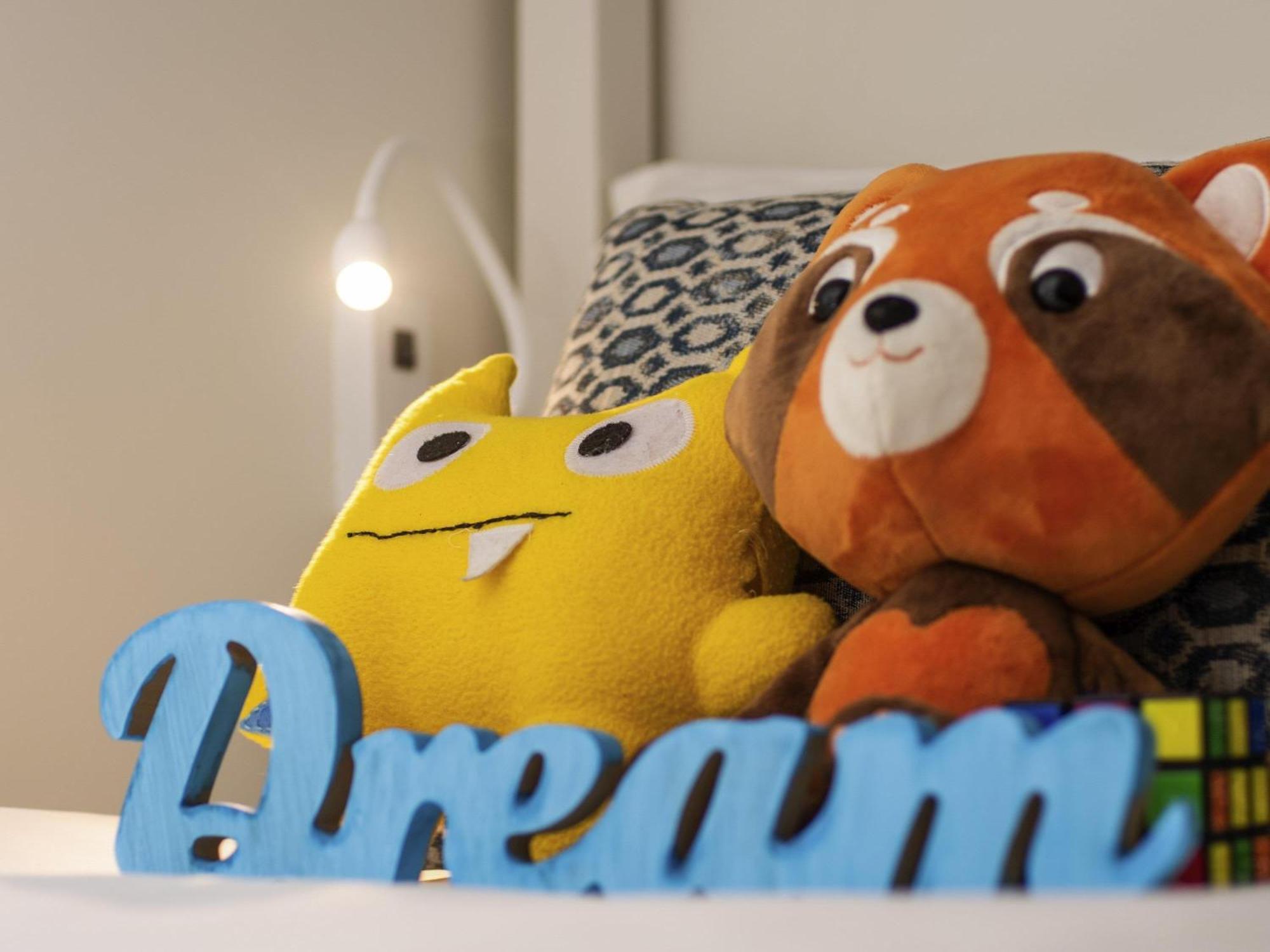 Family Room with One Queen and Two Tier Bunk Bed,1717022907:JPEG