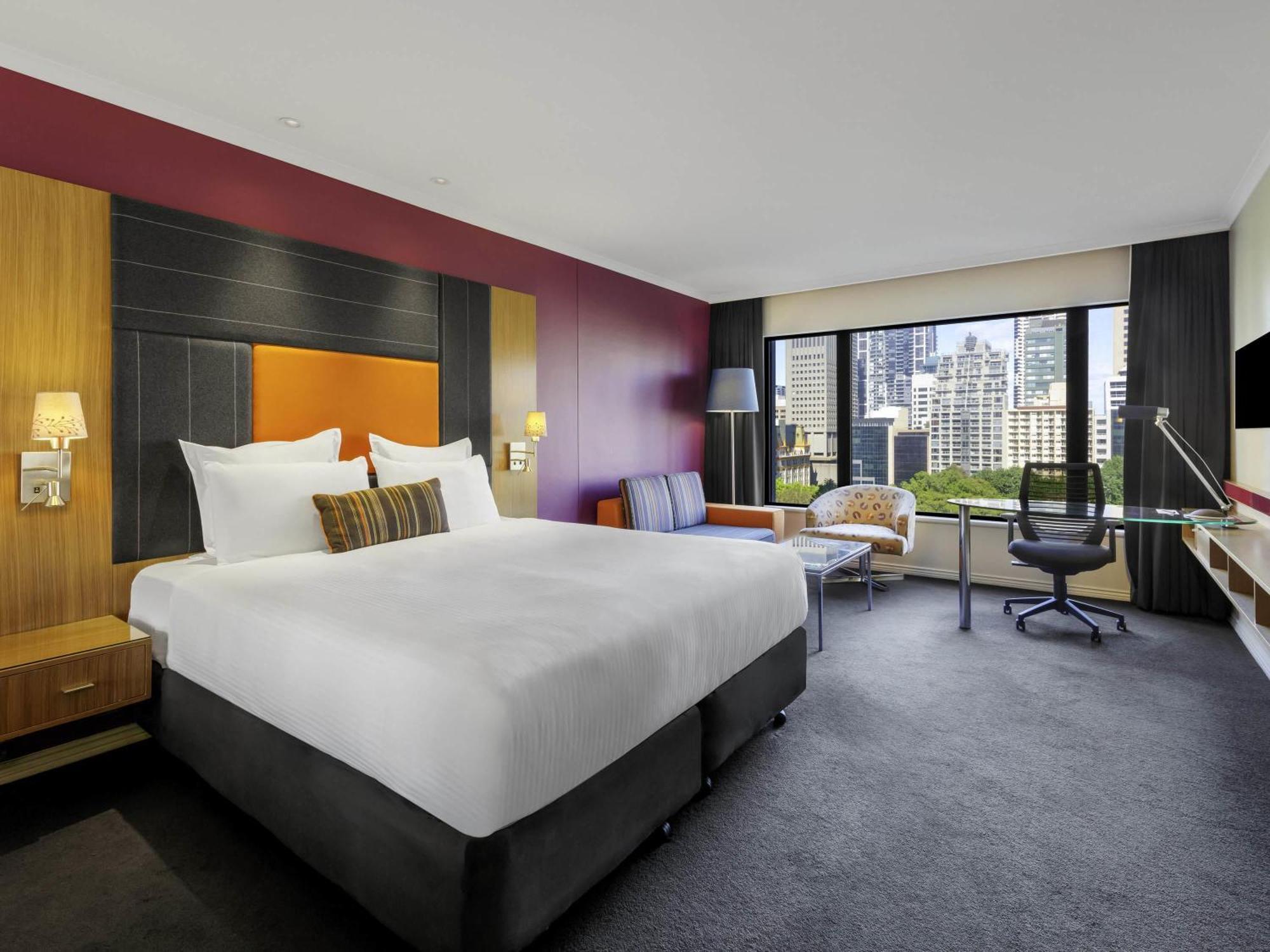 Superior King Room Hyde Park View,1717030203:JPEG