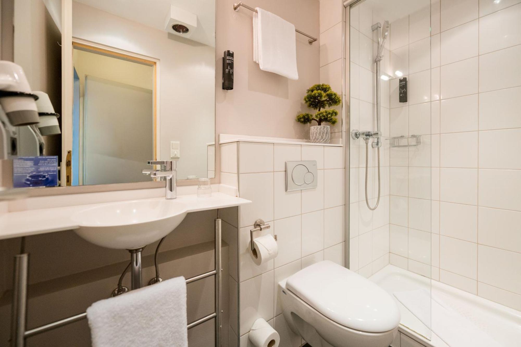 Standard Twin Room,1729980989:JPEG