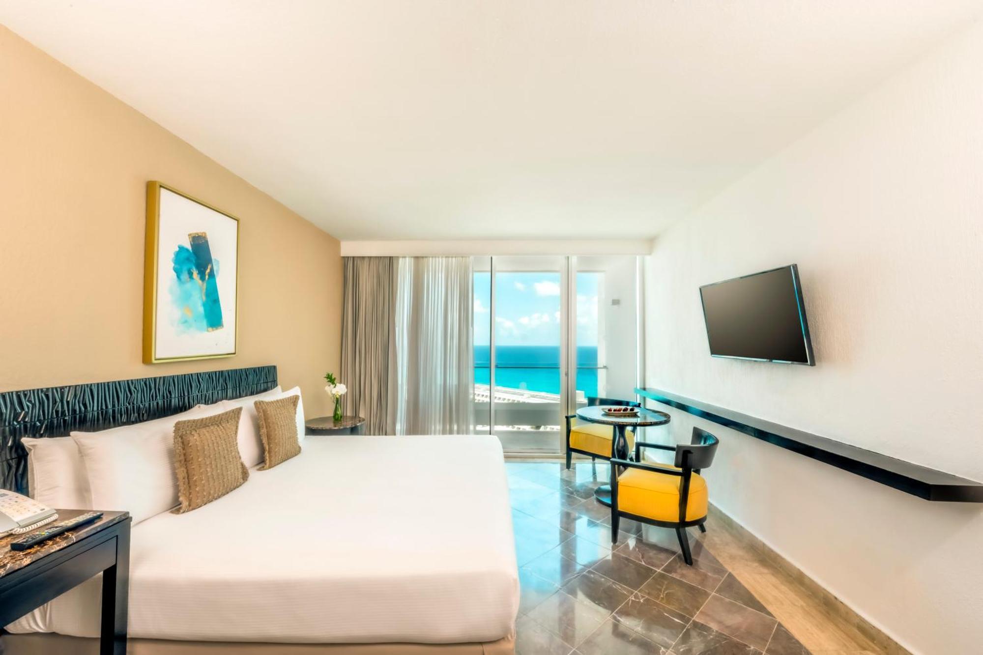 Standard Room 1 King Bed Partial Ocean View,1739389105:JPEG