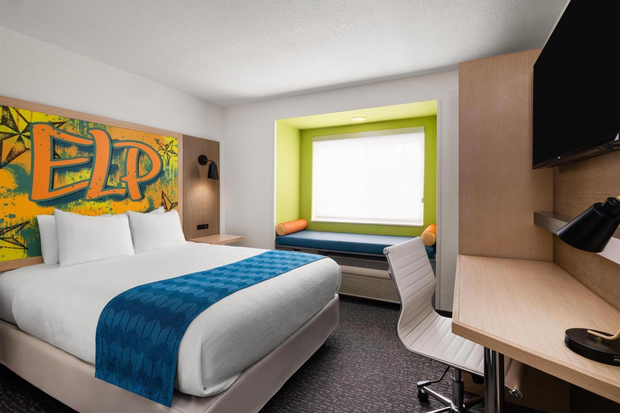 Queen Room,1739410438:JPEG