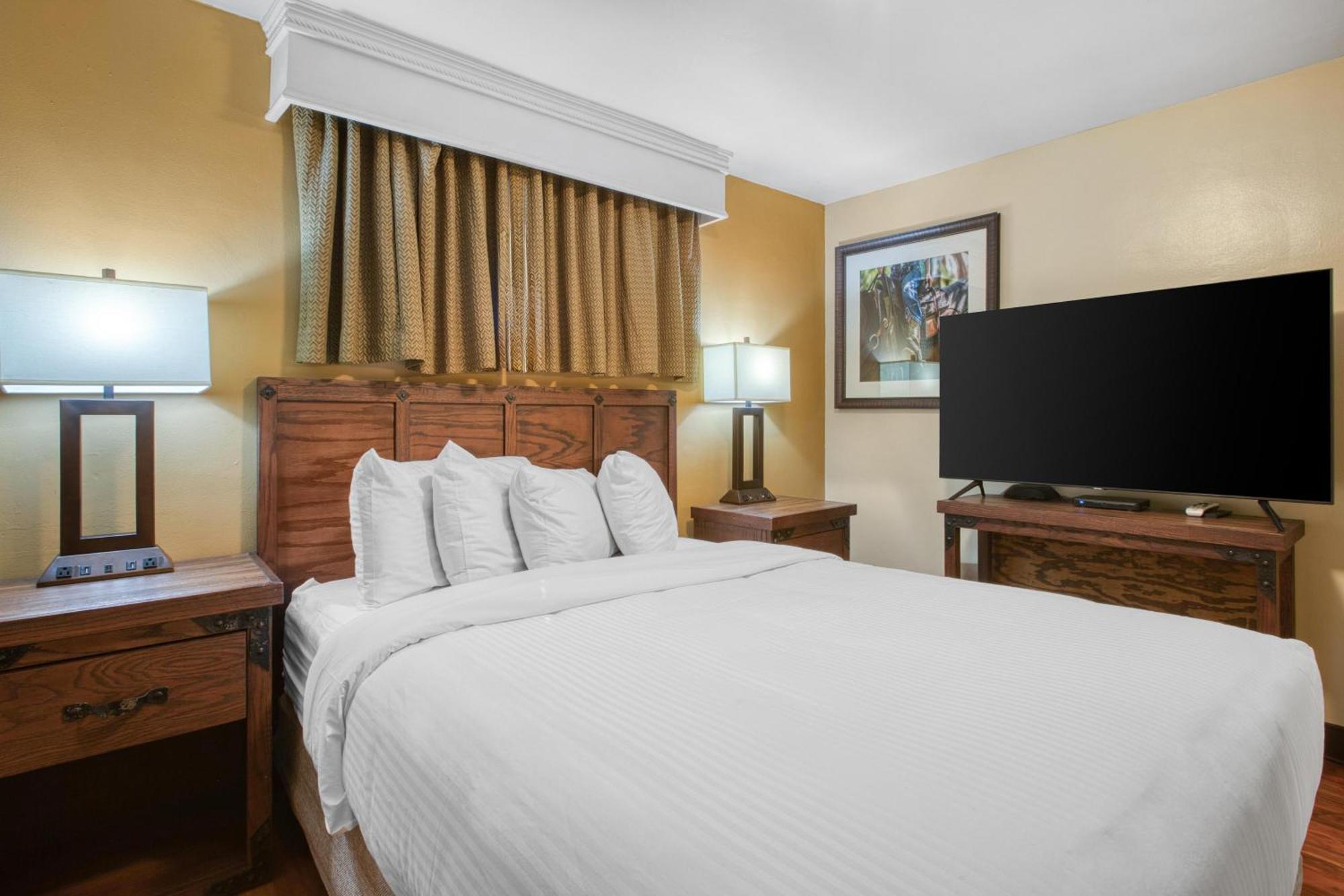 King Suite with Sofa Bed and Kitchenette - Non-Smoking,1739480924:JPEG