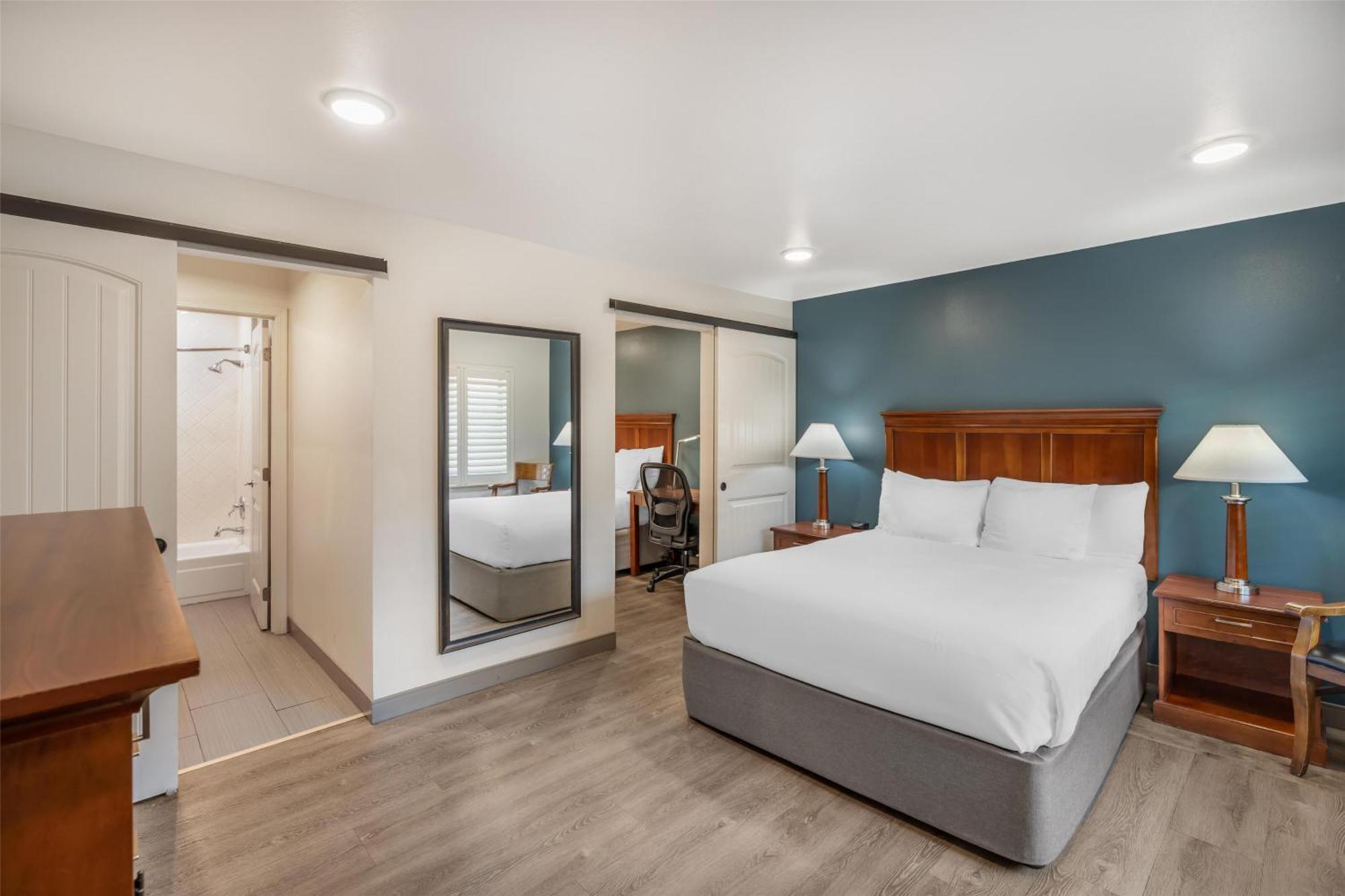 Queen Room with Two Queen Beds - Non Smoking,1742622356:JPEG