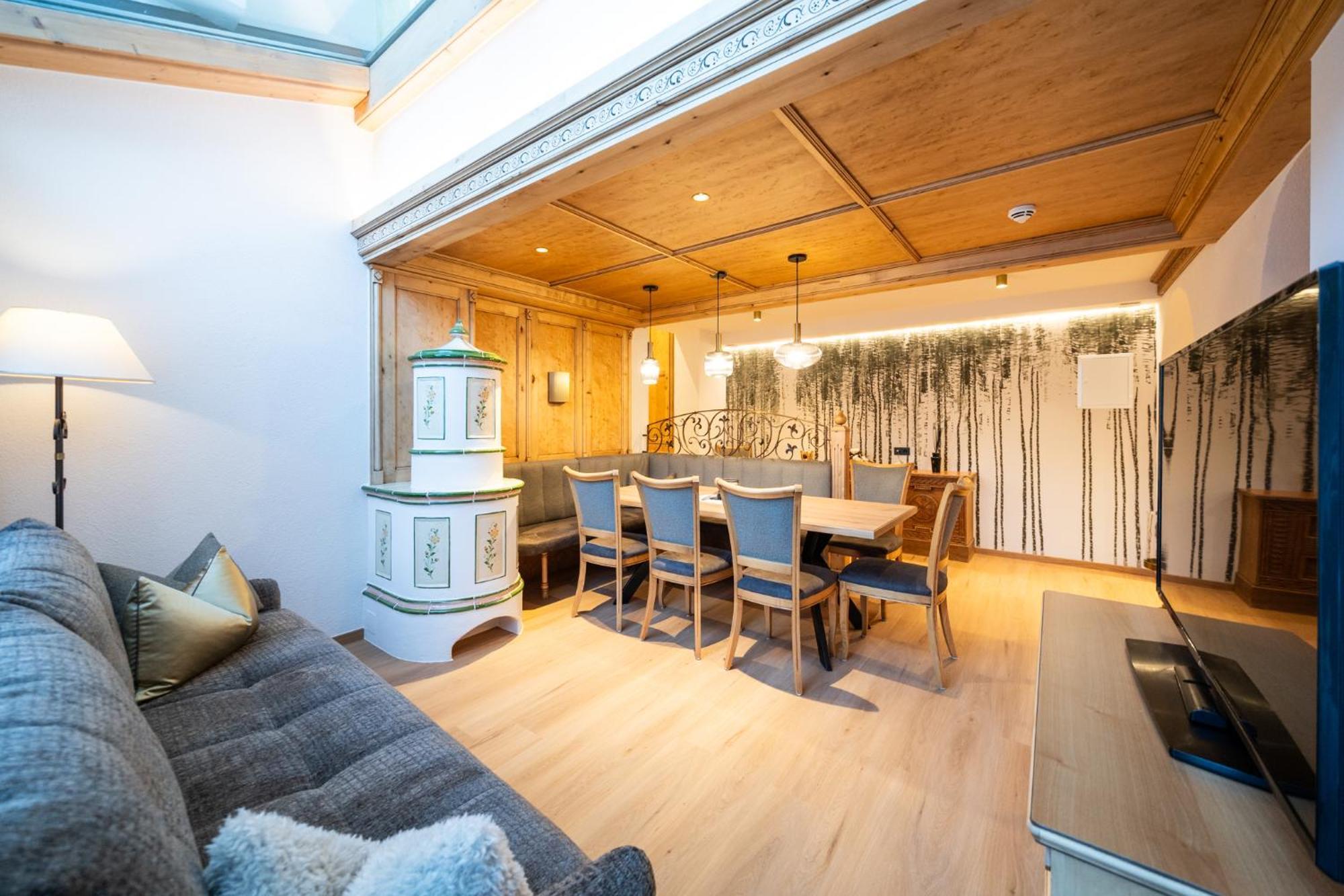 Three-Bedroom Apartment,1742676683:JPEG