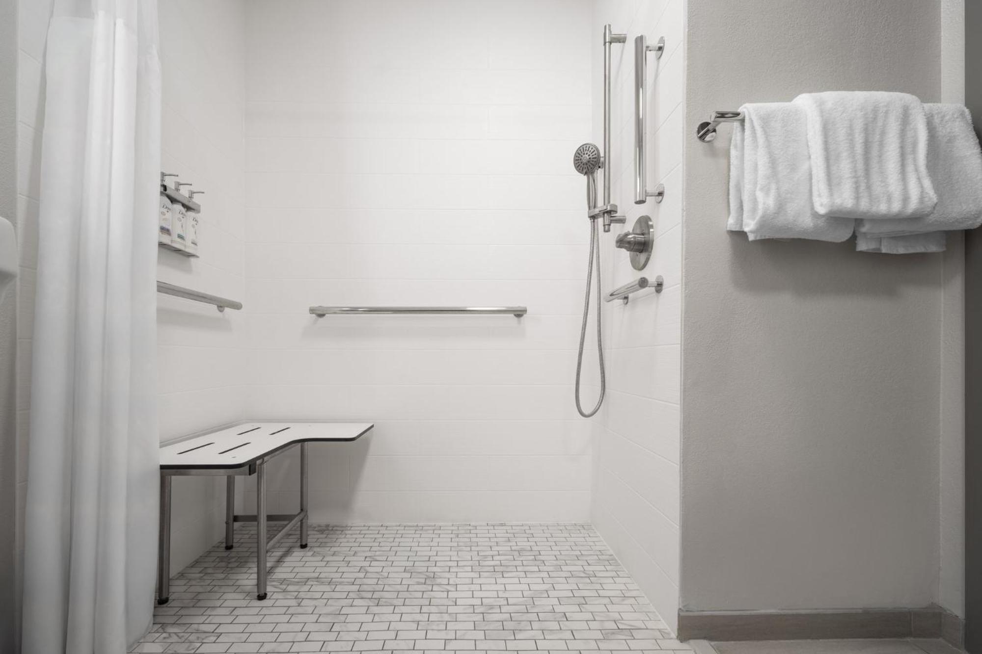 King Room - Mobility Access/Roll in Shower - Non-Smoking,1742706638:JPEG