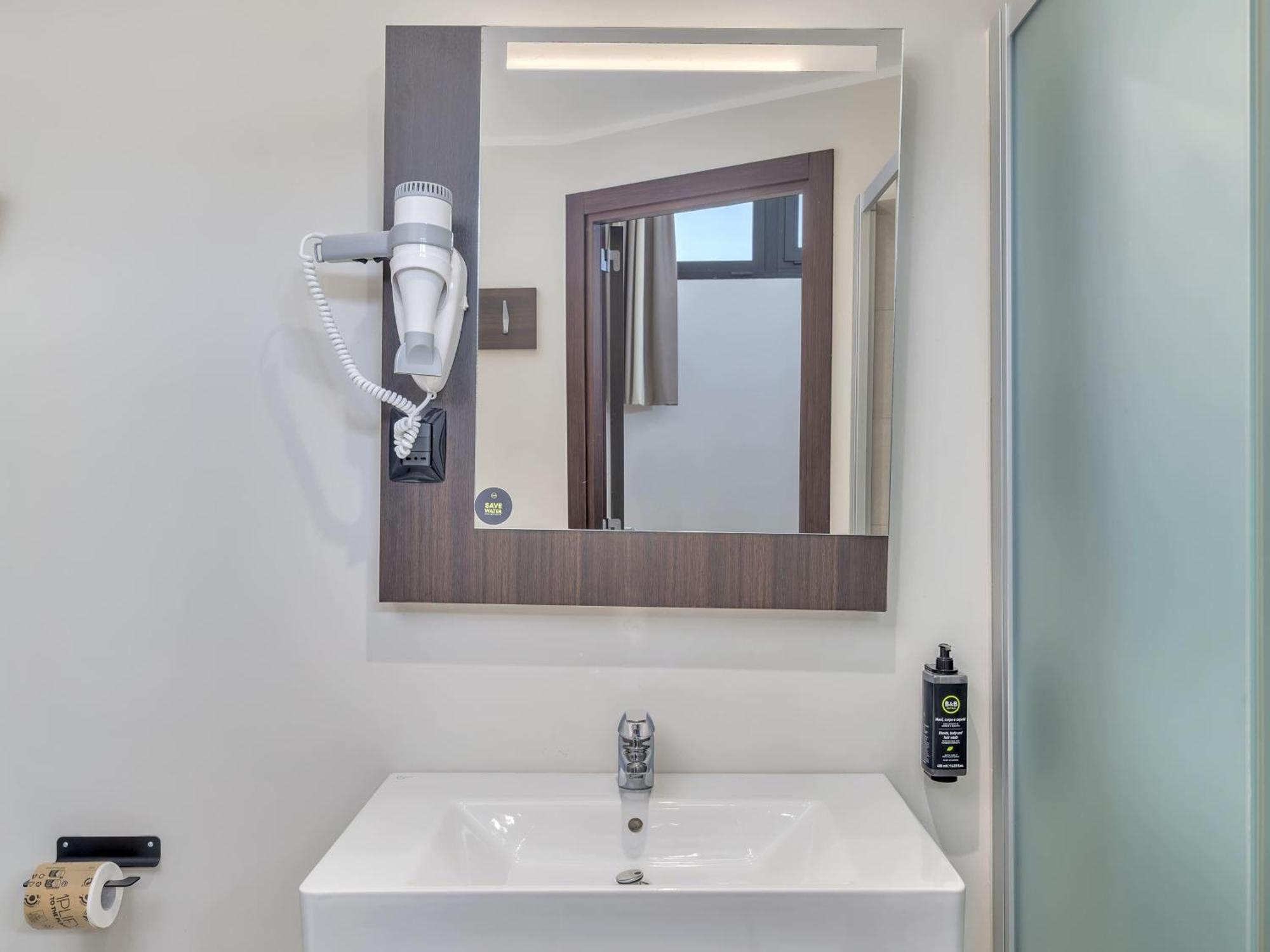 Superior Twin Room,1742932891:JPEG