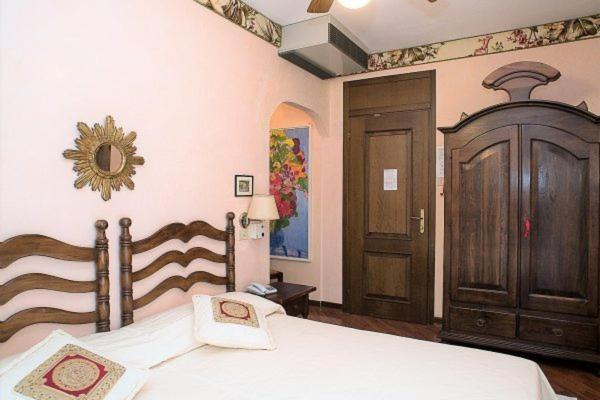 Standard Double or Twin Room with Balcony,1743003587:JPEG