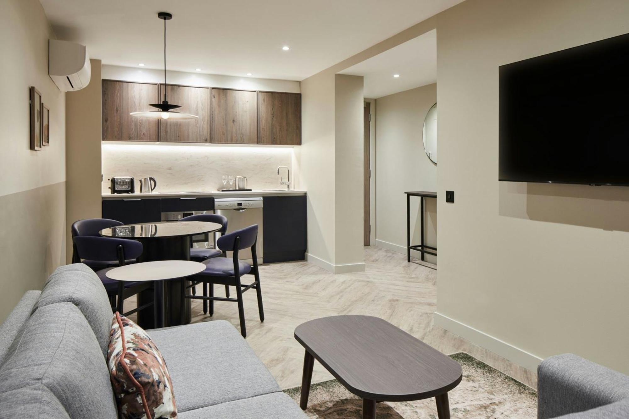 One-Bedroom Queen Suite,1746878266:JPEG