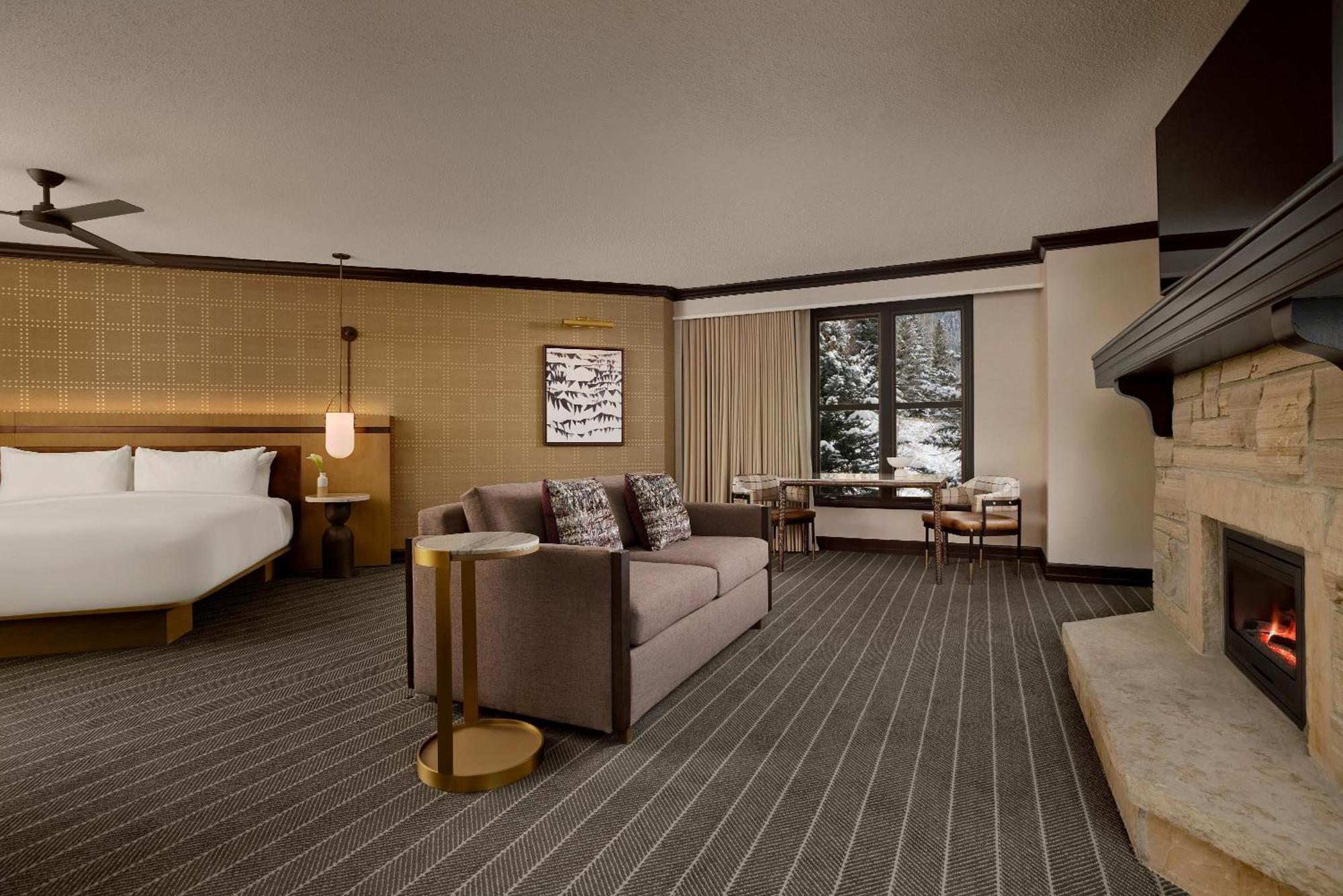 Junior King Suite with Fireplace,1758349927:JPEG