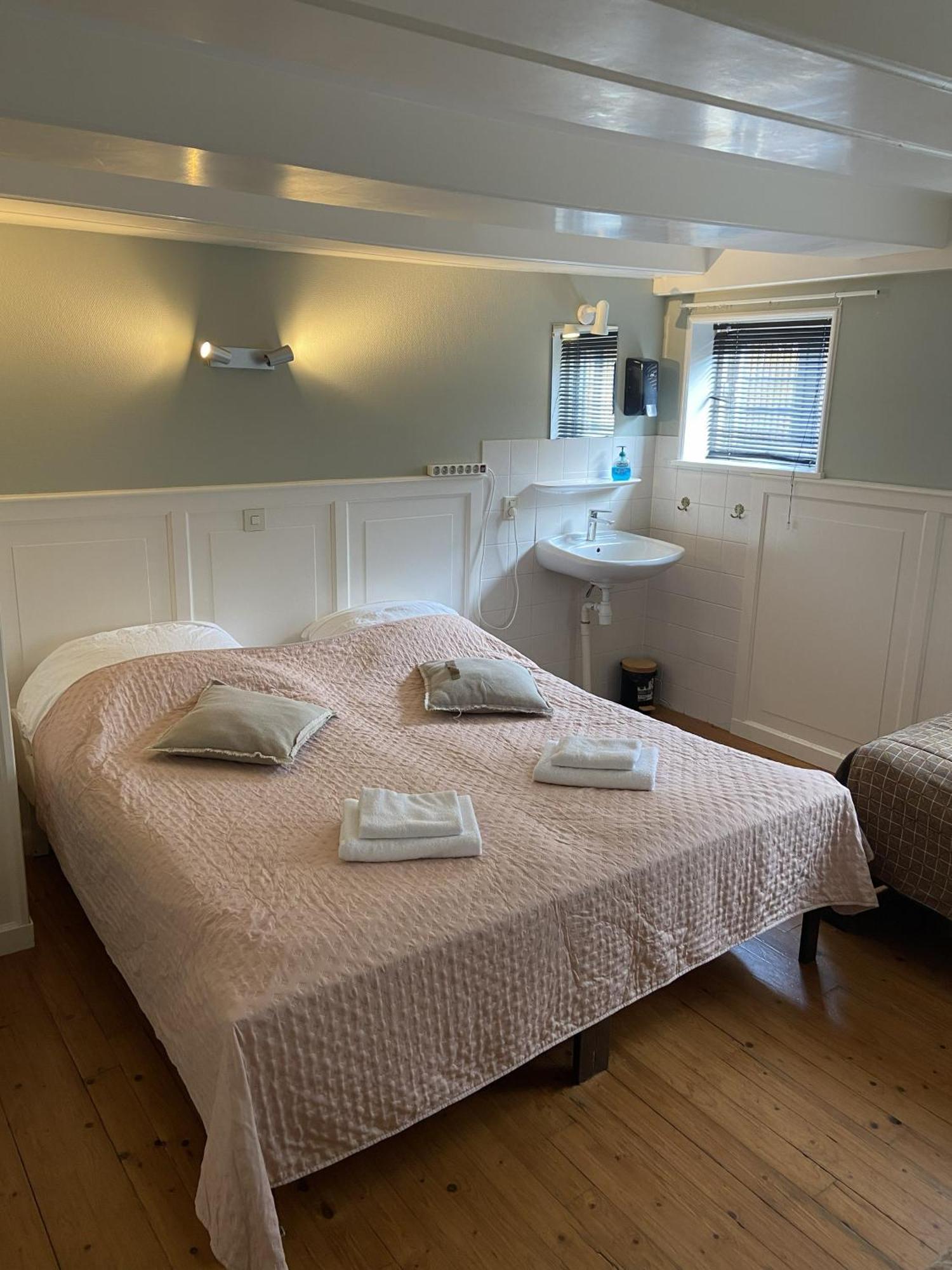 Quadruple Room,1758843097:JPEG