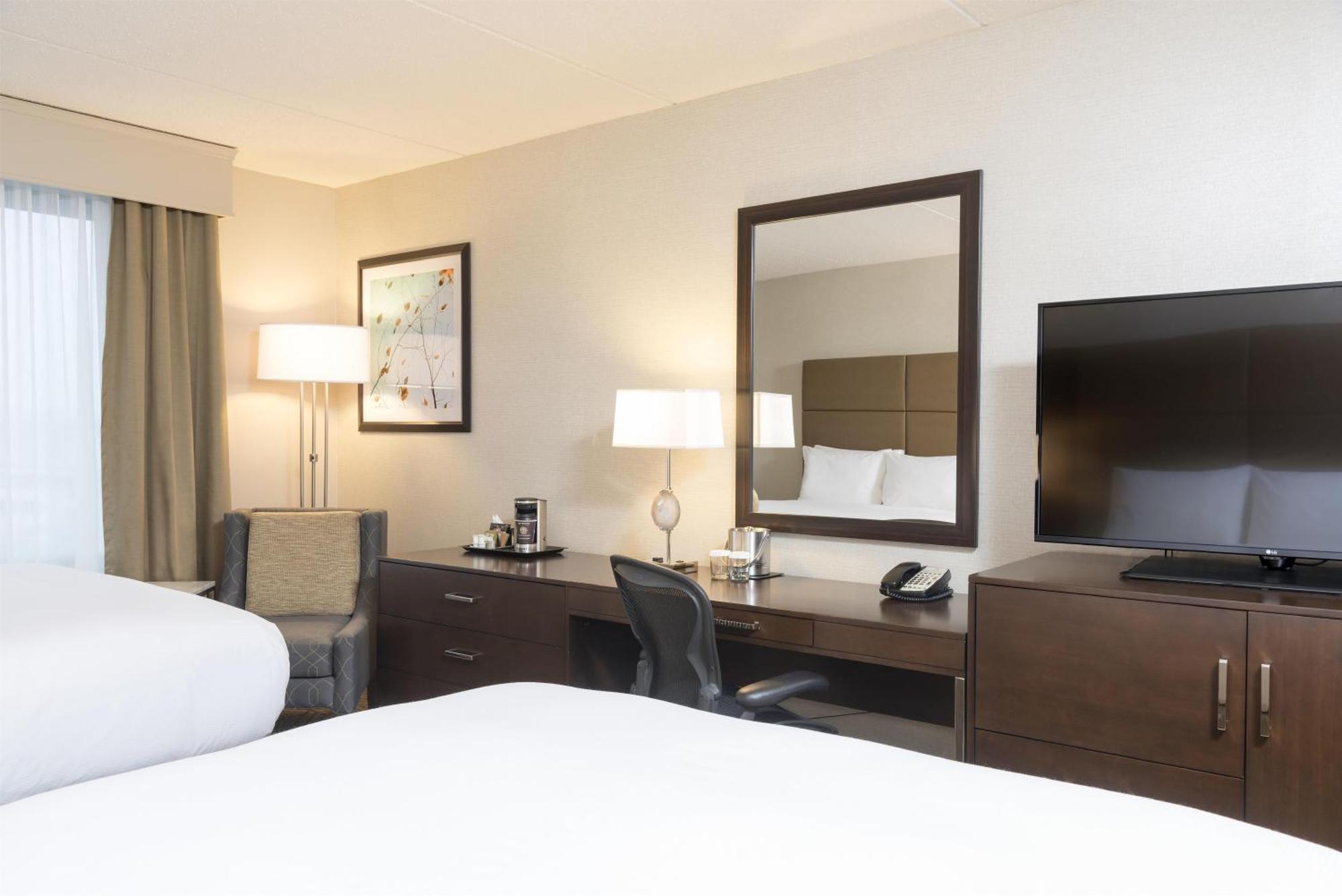 Queen Suite Two Queen Beds Bath Tub Mobility or Hearing Access Non-Smoking,1765902171:JPEG