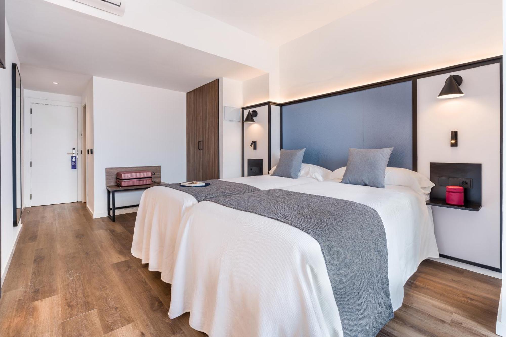 Twin Room with Sea View