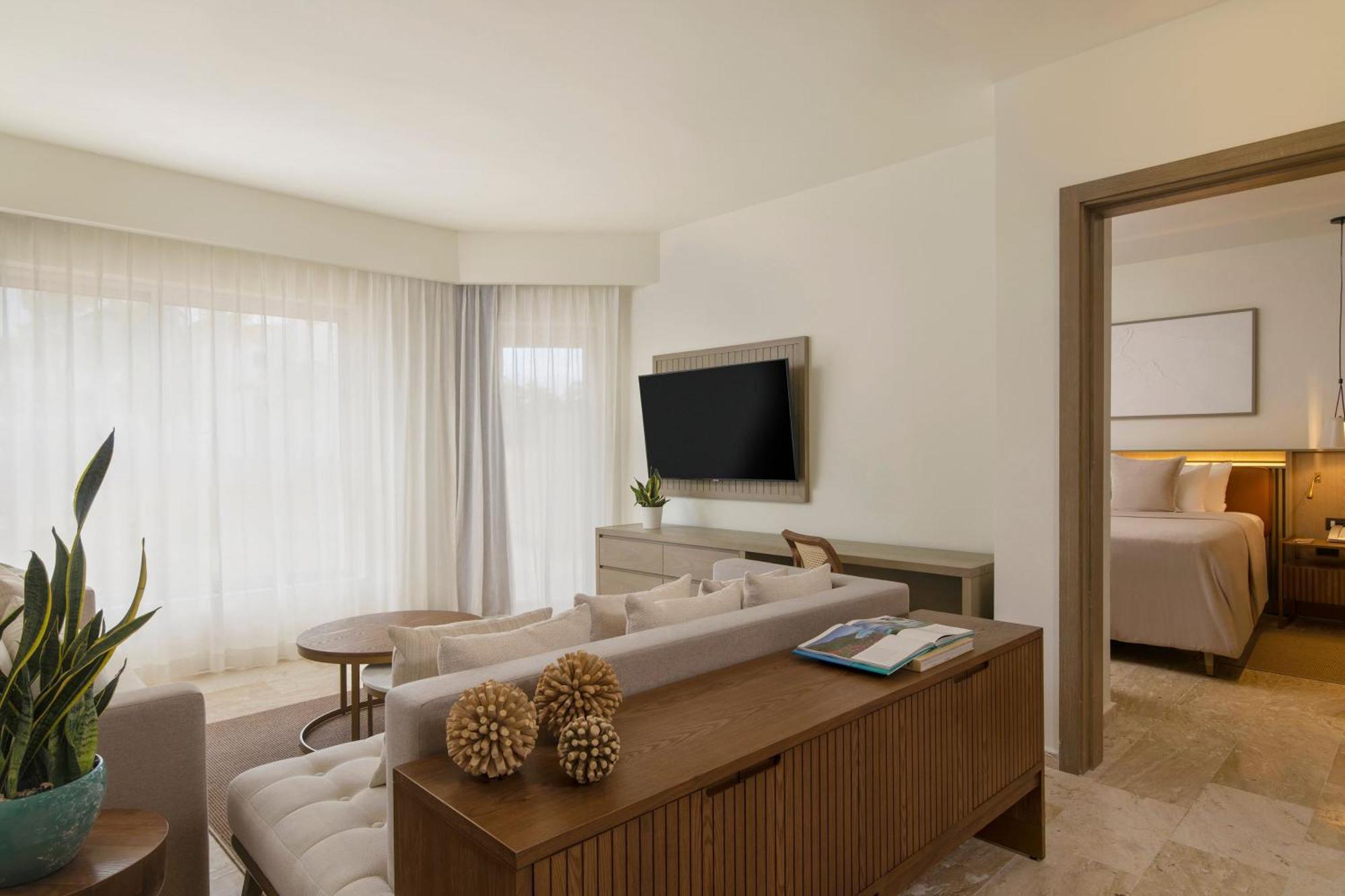 Master Suite Deluxe,1771522745:JPEG
