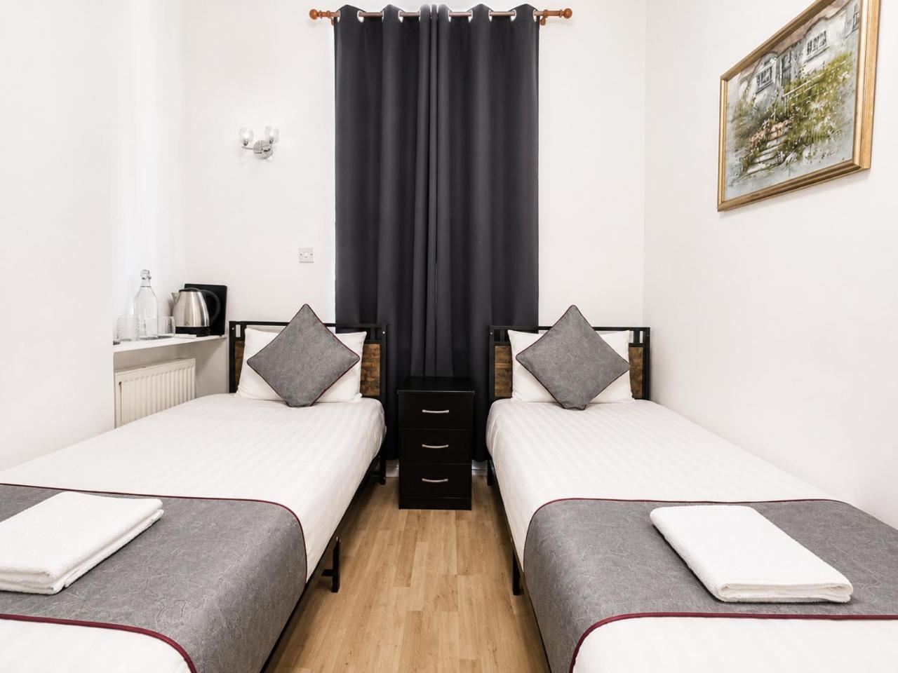 Quarto Twin com Casa de Banho