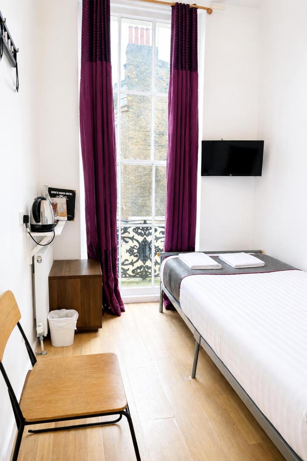 Quarto Individual com Casa de Banho Privativa