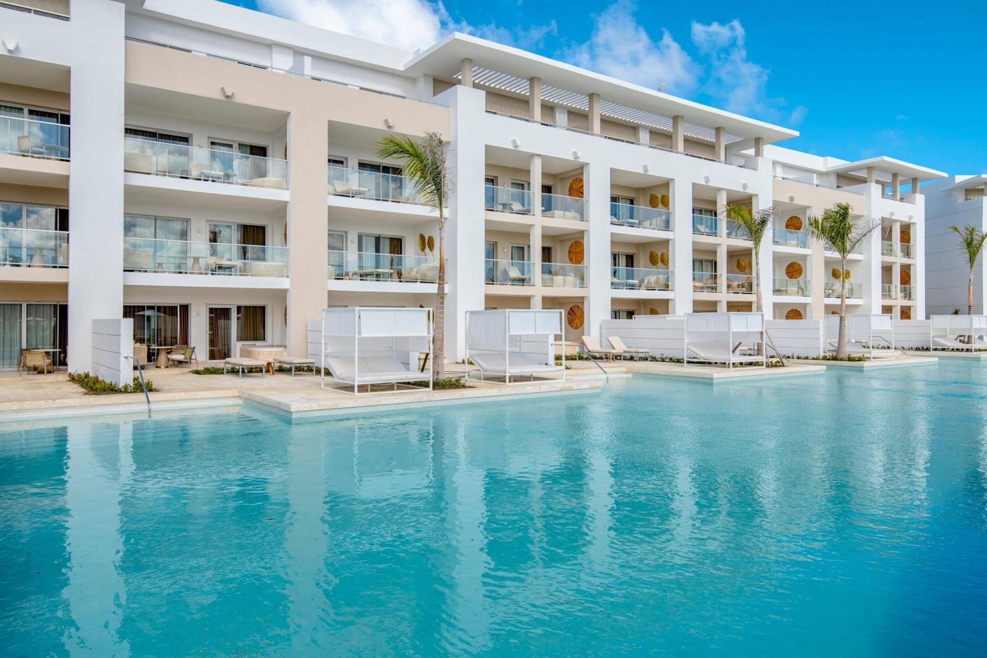 Family Concierge Suite Swim Up,1774756495:JPEG