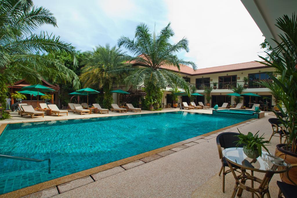 Superior Studio with pool view