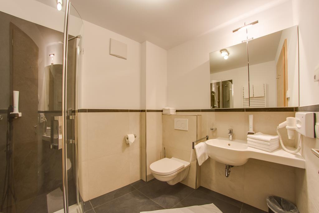 Two-Bedroom Apartment,194969242:JPEG