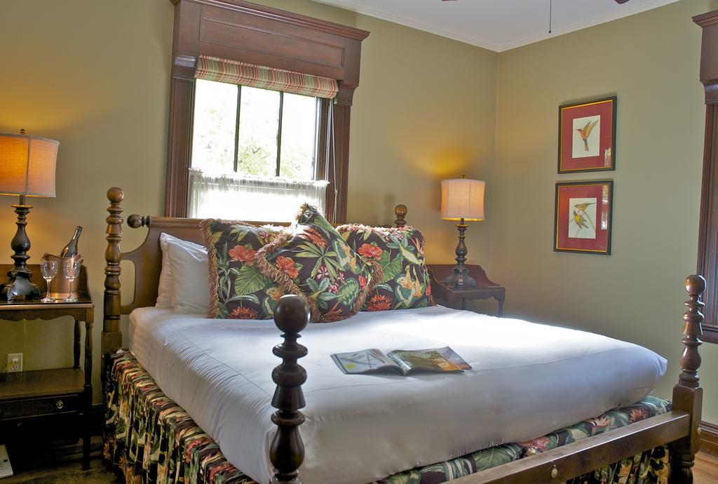 Deluxe Double Room with Balcony - Stewart Room