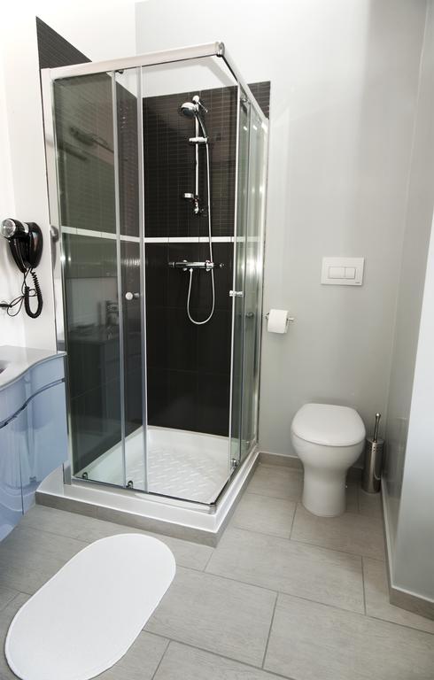 Double Room,685280610:JPEG
