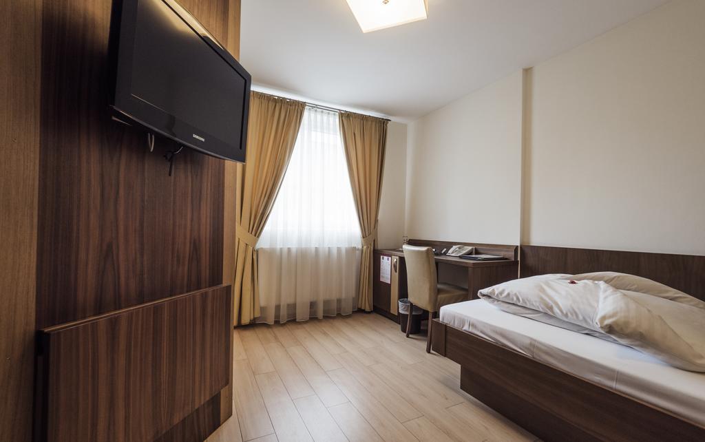 Single Room,244373165:JPEG