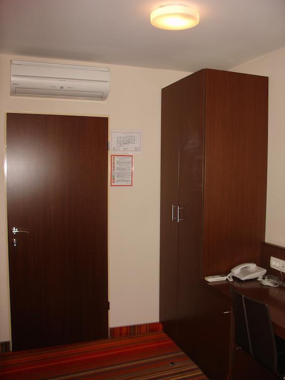 Single Room,245833221:JPEG