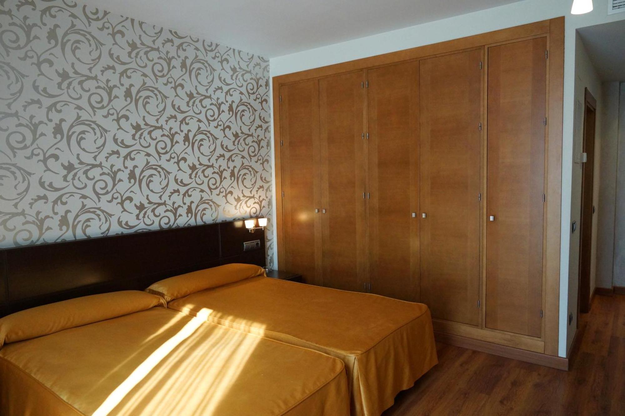 Double or Twin Room,698881818:JPEG