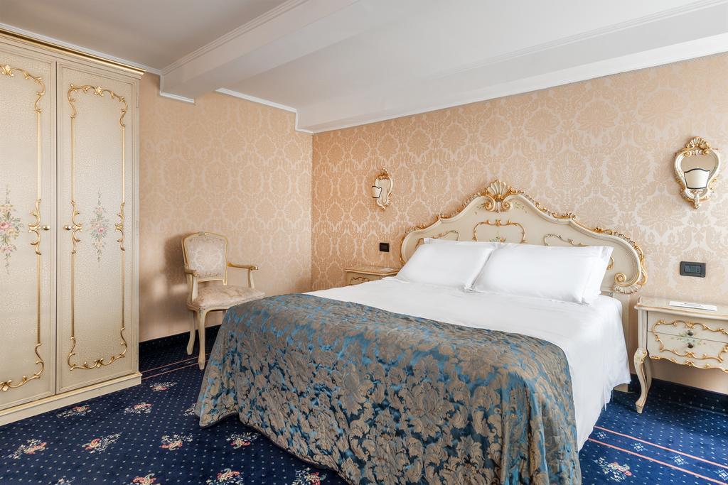 Superior Double or Twin Room,917896603:JPEG