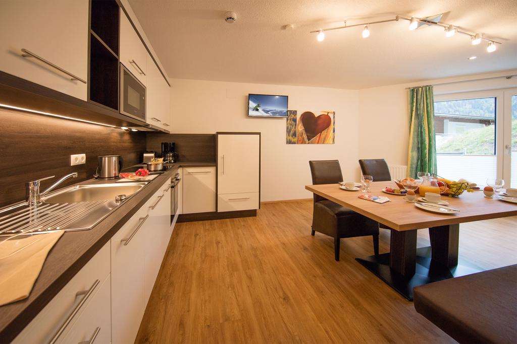 Four-Bedroom Apartment,318875597:JPEG