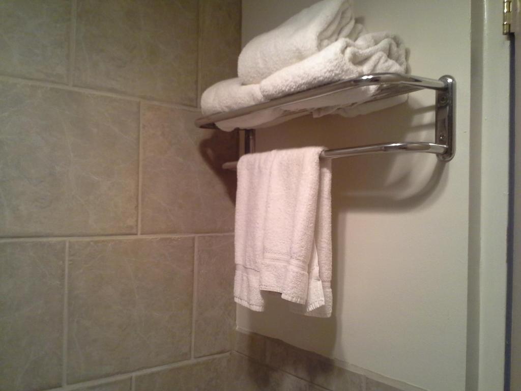 Queen Room with Two Queen Beds - Non-Smoking,33618859:JPEG
