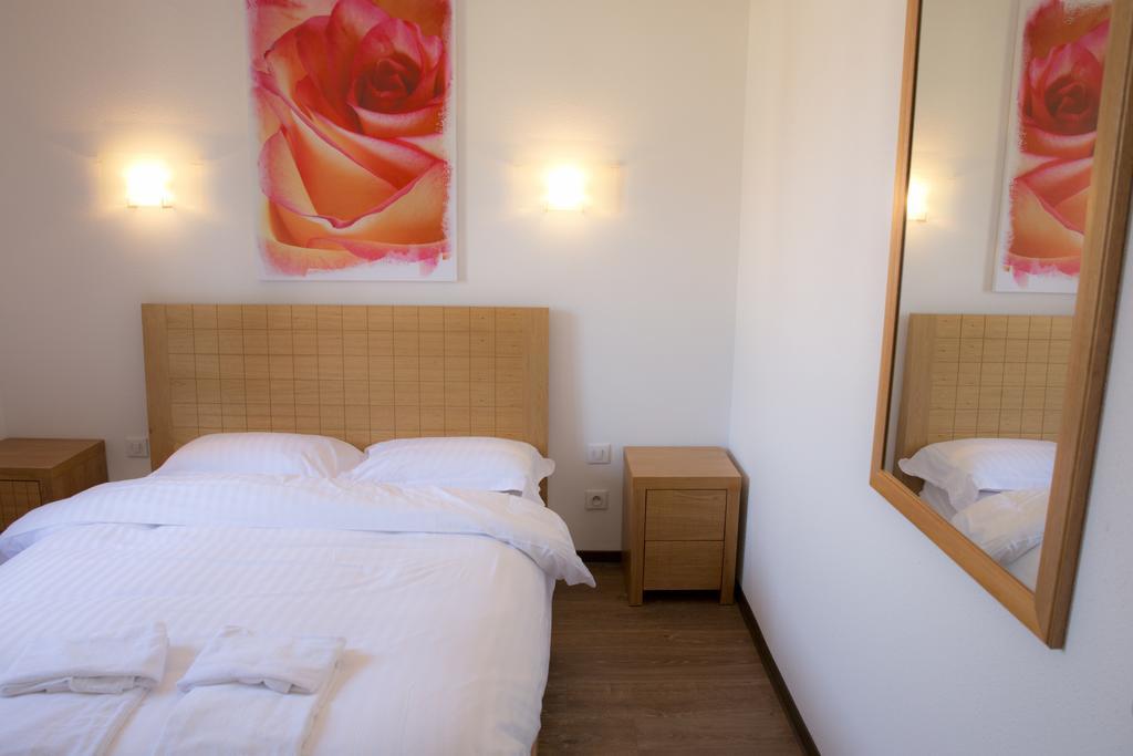 One-Bedroom Apartment,821577455:JPEG