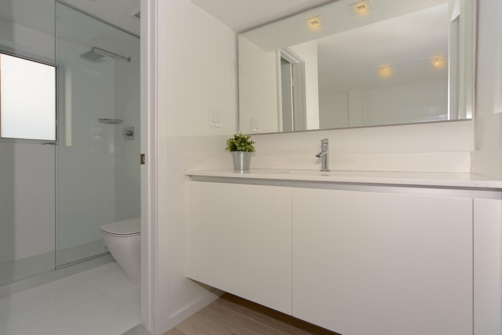 One-Bedroom Apartment - 1 King,379454095:JPEG