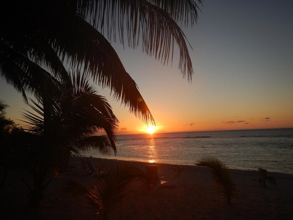 Bungalow Beach Front,680184159:JPEG