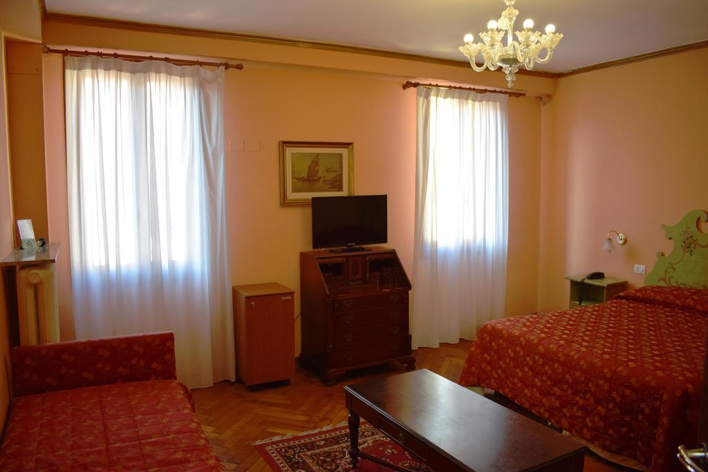 Quadruple Room,945796651:JPEG