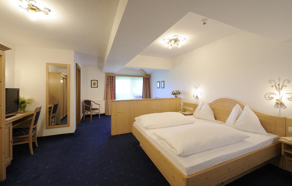 Deluxe Double Room Balcony,402275661:JPEG
