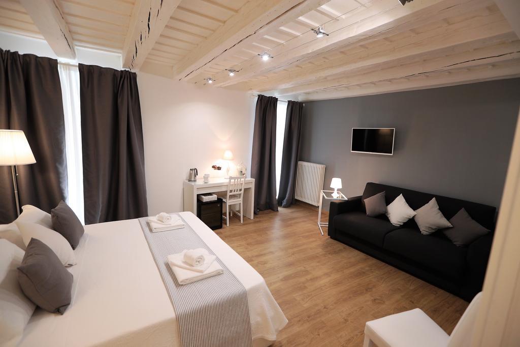 Deluxe Junior Suite,412240692:JPEG