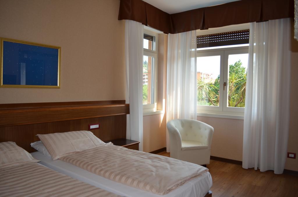 Standard Double or Twin Room,1121681649:JPEG