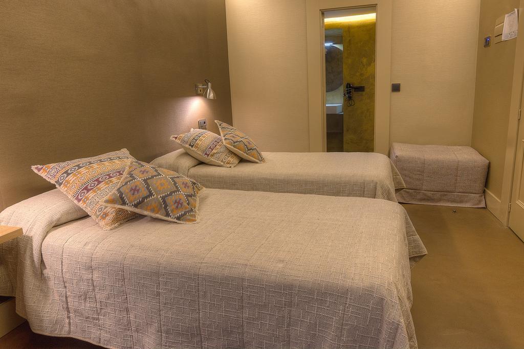Twin Room with Extra Bed,445516476:JPEG