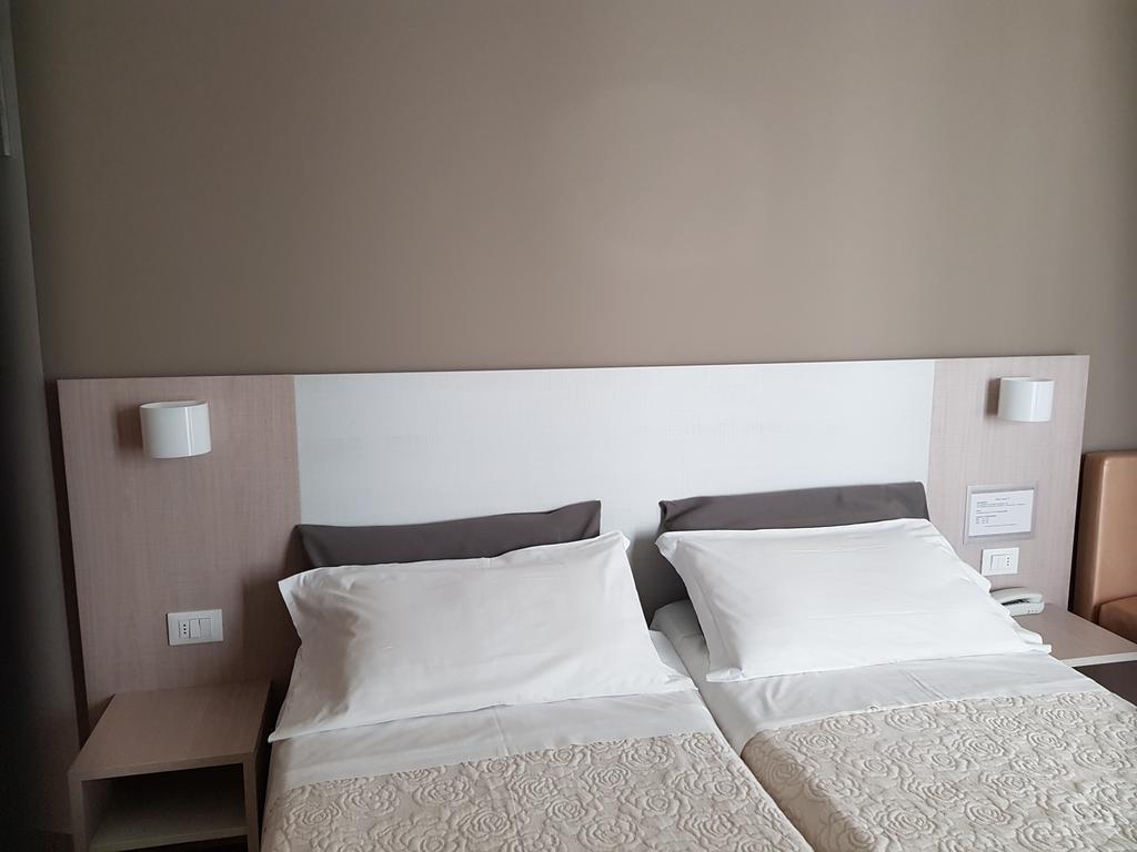 Double or Twin Room,1551795082:JPEG