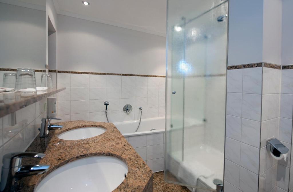 Standard Triple Room,323143000:JPEG