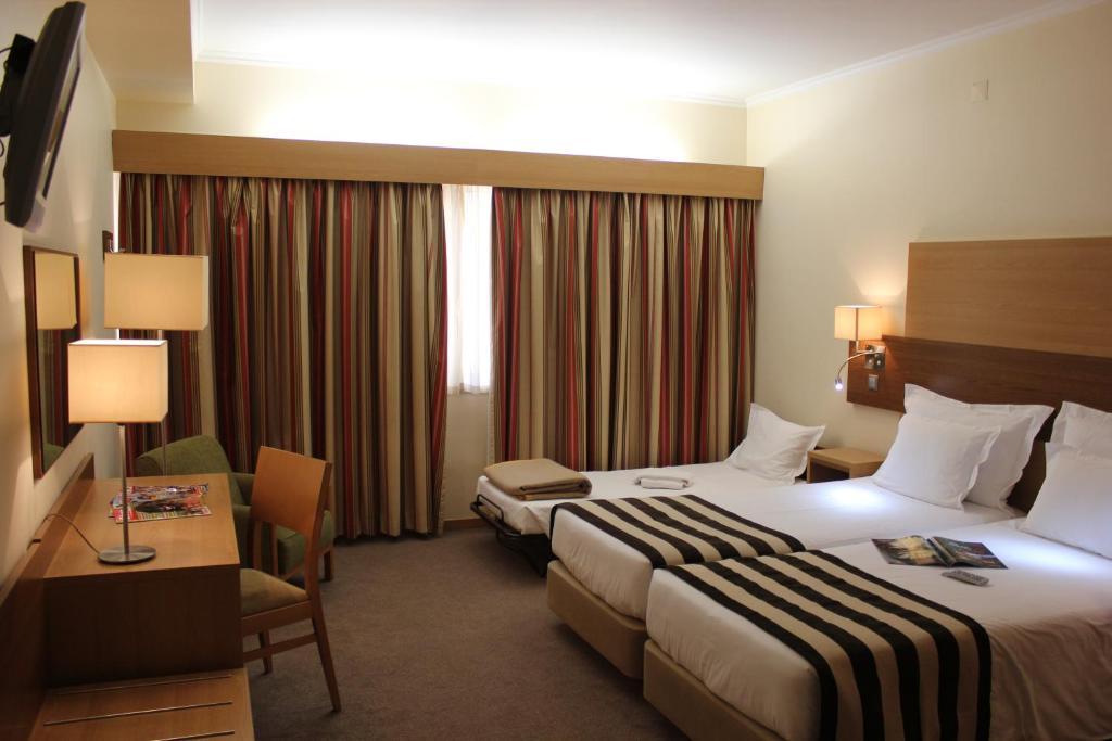 Twin Room with Extra Bed,703787770:JPEG