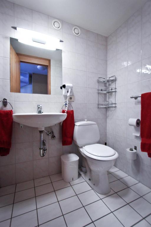 Twin Room Private Bathroom,62488855:JPEG